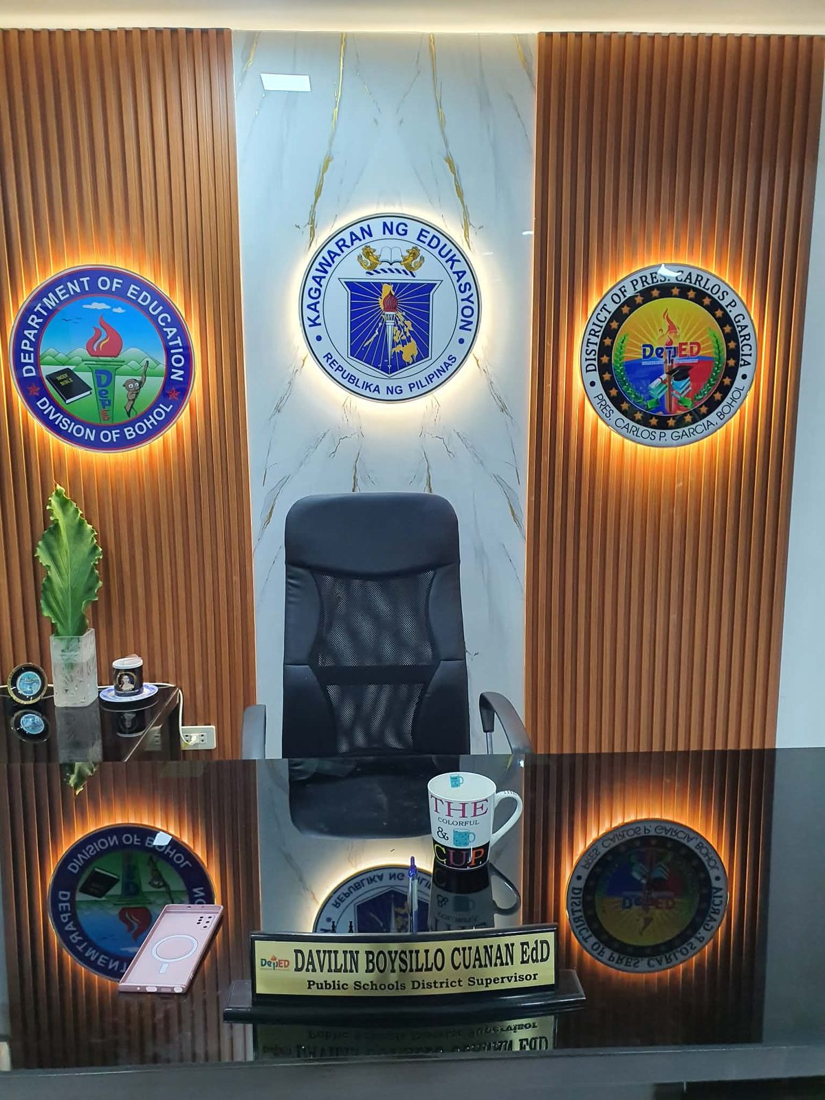 Government office — twin seals